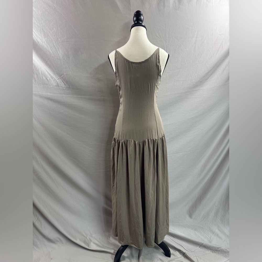 Minimalist Urban Sleeveless V-Neck Long Dress Olive - Picture 7 of 8